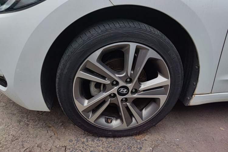 Used Hyundai Elantra (6th Generation / Lingdong) 2016 1.6L Automatic ZhiXuan – Elite Version Left Front Wheel Hub