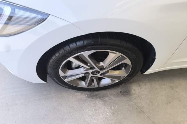 Used Hyundai Elantra (6th Generation / Lingdong) 2016 1.6L Automatic ZhiXuan – Elite Version Left Front Wheel Hub