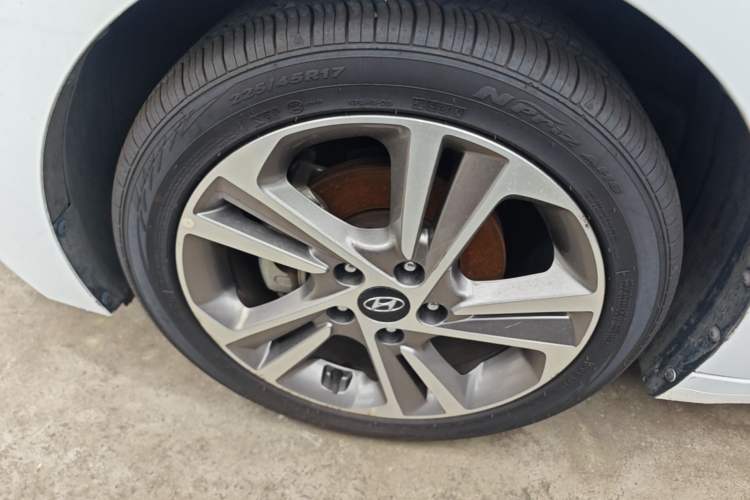 Used Hyundai Elantra (6th Generation / Lingdong) 2016 1.6L Automatic ZhiXuan – Elite Version Left Front Wheel Hub