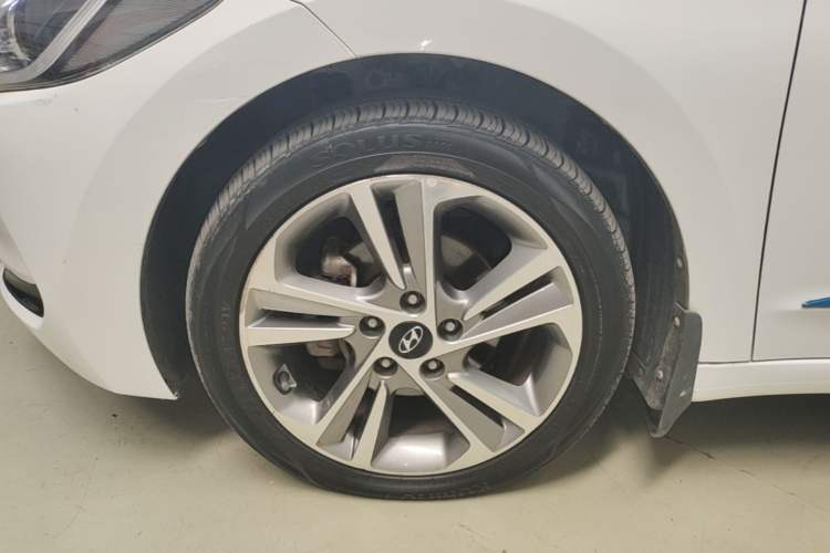 Used Hyundai Elantra (6th Generation / Lingdong) 2016 1.6L Automatic ZhiXuan – Elite Version Left Front Wheel Hub