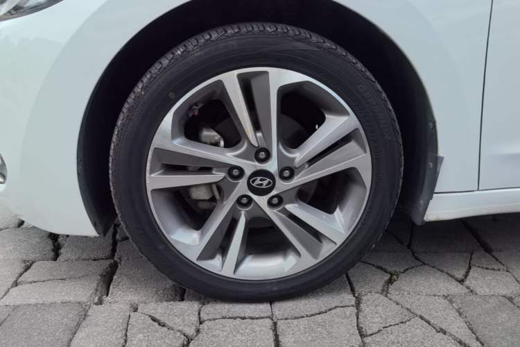 Used Hyundai Elantra (6th Generation / Lingdong) 2016 1.6L Automatic ZhiXuan – Elite Version Left Front Wheel Hub