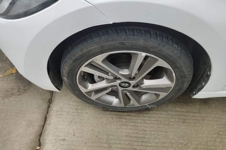 Used Hyundai Elantra (6th Generation / Lingdong) 2016 1.6L Automatic ZhiXuan – Elite Version Left Front Wheel Hub