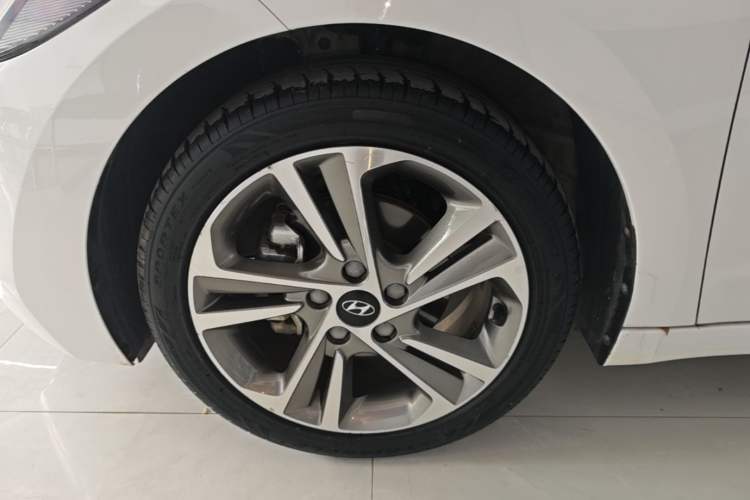 Used Hyundai Elantra (6th Generation / Lingdong) 2016 1.6L Automatic ZhiXuan – Elite Version Left Front Wheel Hub