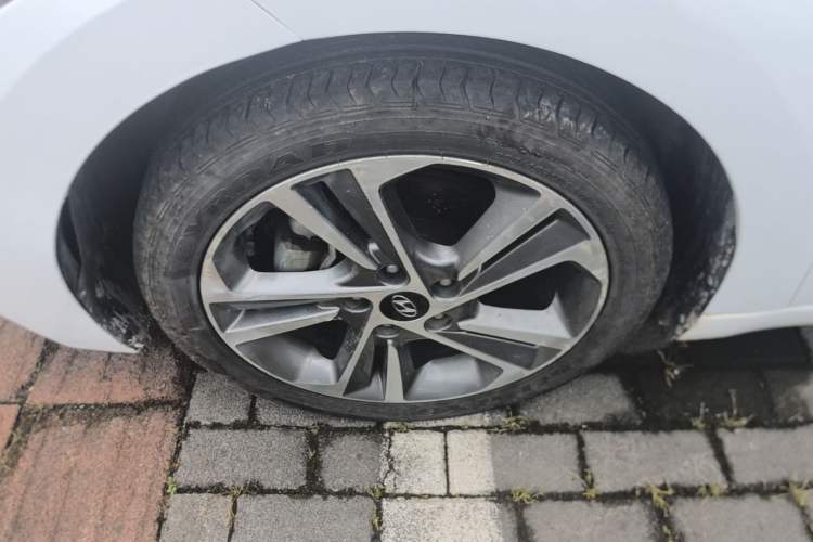 Used Hyundai Elantra (6th Generation / Lingdong) 2016 1.6L Automatic ZhiXuan – Elite Version Left Front Wheel Hub