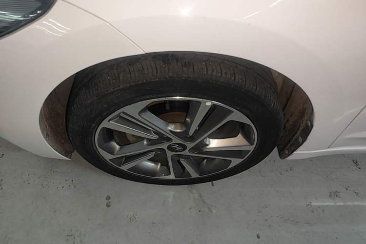 Used Hyundai Elantra (6th Generation / Lingdong) 2016 1.6L Automatic ZhiXuan – Elite Version Left Front Wheel Hub