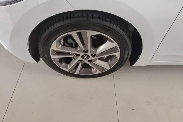 Used Hyundai Elantra (6th Generation / Lingdong) 2016 1.6L Automatic ZhiXuan – Elite Version Left Front Wheel Hub