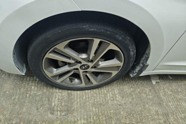 Used Hyundai Elantra (6th Generation / Lingdong) 2016 1.6L Automatic ZhiXuan – Elite Version Left Front Wheel Hub