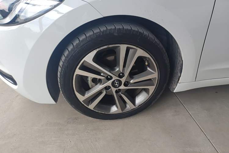 Used Hyundai Elantra (6th Generation / Lingdong) 2016 1.6L Automatic ZhiXuan – Elite Version Left Front Wheel Hub