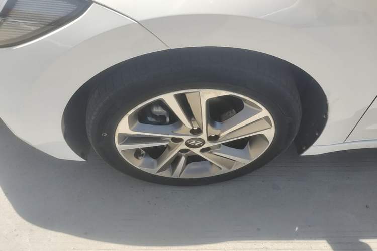 Used Hyundai Elantra (6th Generation / Lingdong) 2016 1.6L Automatic ZhiXuan – Elite Version Left Front Wheel Hub