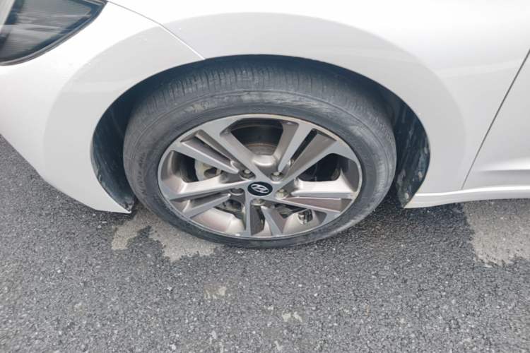 Used Hyundai Elantra (6th Generation / Lingdong) 2016 1.6L Automatic ZhiXuan – Elite Version Left Front Wheel Hub
