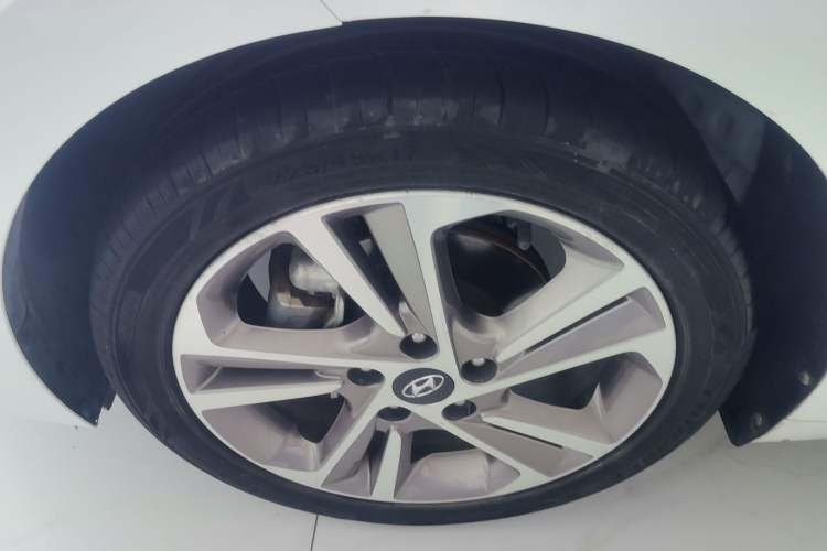 Used Hyundai Elantra (6th Generation / Lingdong) 2016 1.6L Automatic ZhiXuan – Elite Version Left Front Wheel Hub