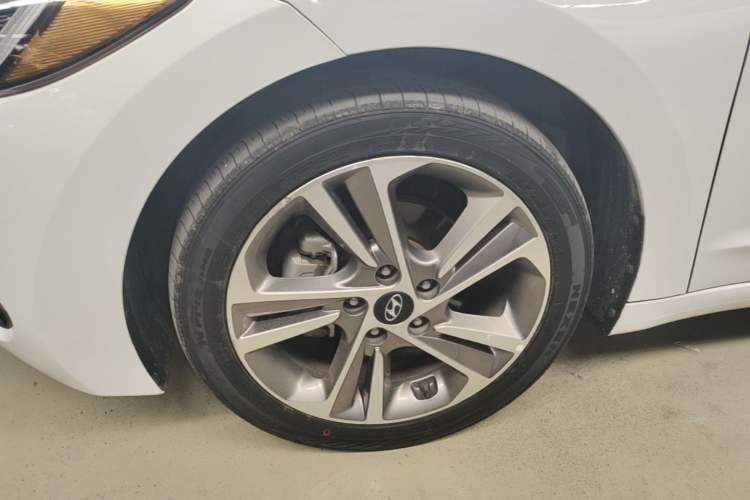 Used Hyundai Elantra (6th Generation / Lingdong) 2016 1.6L Automatic ZhiXuan – Elite Version Left Front Wheel Hub