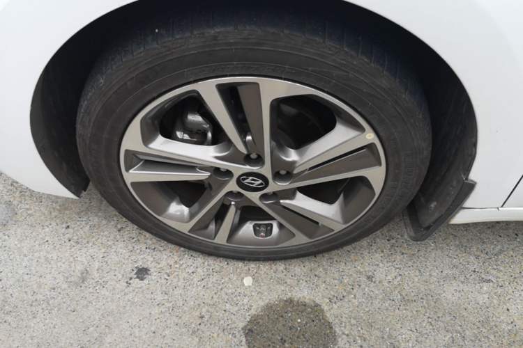 Used Hyundai Elantra (6th Generation / Lingdong) 2016 1.6L Automatic ZhiXuan – Elite Version Left Front Wheel Hub
