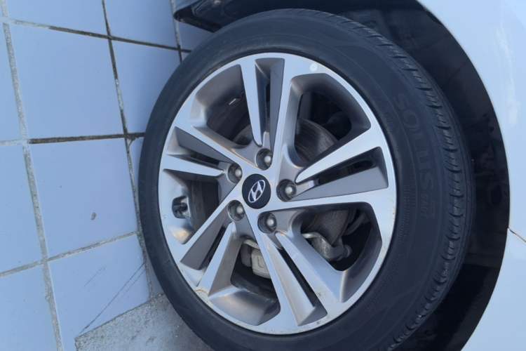 Used Hyundai Elantra (6th Generation / Lingdong) 2016 1.6L Automatic ZhiXuan – Elite Version Left Front Wheel Hub