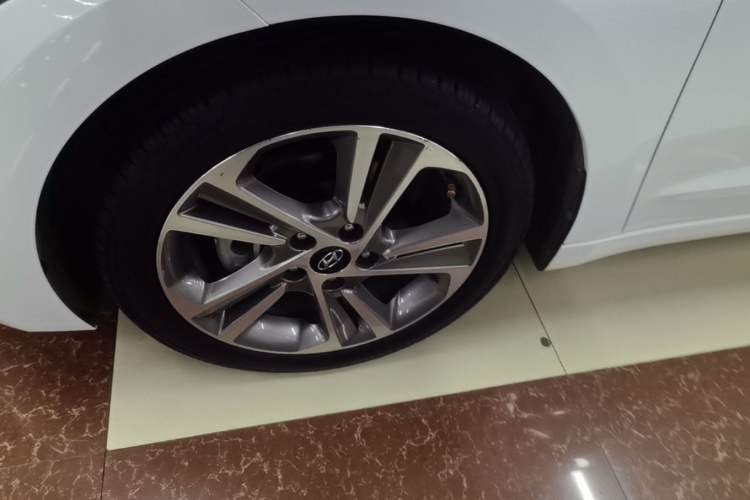 Used Hyundai Elantra (6th Generation / Lingdong) 2016 1.6L Automatic ZhiXuan – Elite Version Left Front Wheel Hub