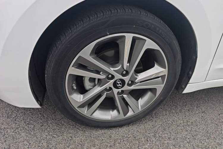 Used Hyundai Elantra (6th Generation / Lingdong) 2016 1.6L Automatic ZhiXuan · Luxury Version Left Front Wheel Hub