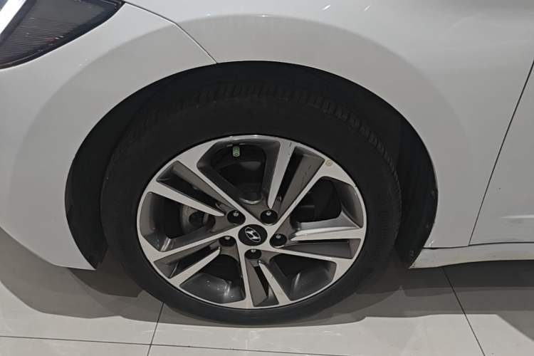 Used Hyundai Elantra (6th Generation / Lingdong) 2016 1.6L Automatic ZhiXuan – Elite Version Left Front Wheel Hub