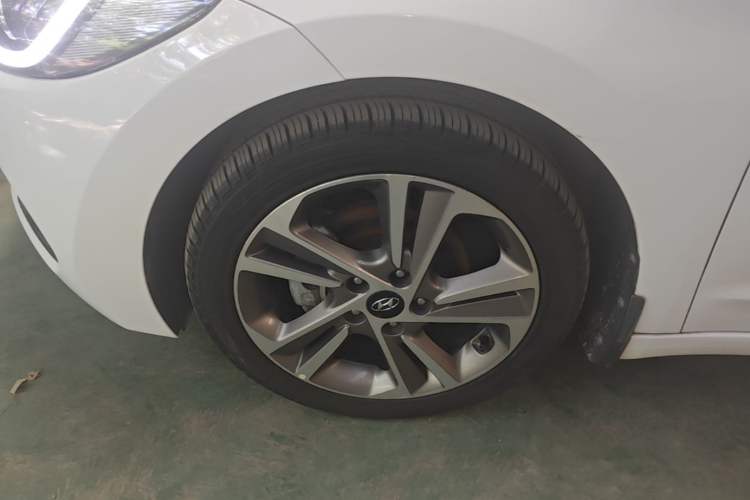 Used Hyundai Elantra (6th Generation / Lingdong) 2016 1.6L Automatic ZhiXuan – Elite Version Left Front Wheel Hub