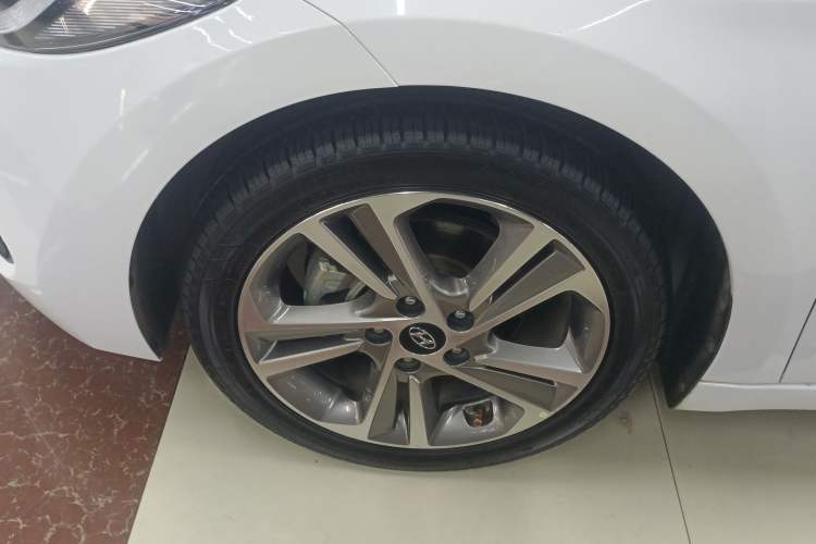 Used Hyundai Elantra (6th Generation / Lingdong) 2016 1.6L Automatic ZhiXuan – Elite Version Left Front Wheel Hub