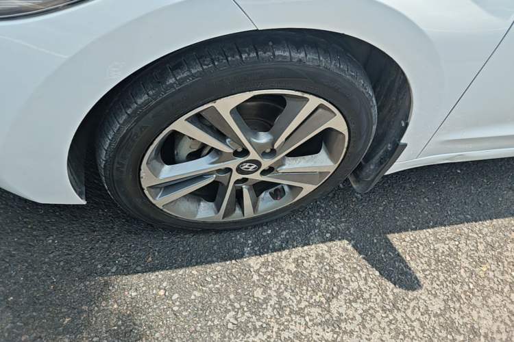 Used Hyundai Elantra (6th Generation / Lingdong) 2016 1.6L Automatic ZhiXuan – Elite Version Left Front Wheel Hub