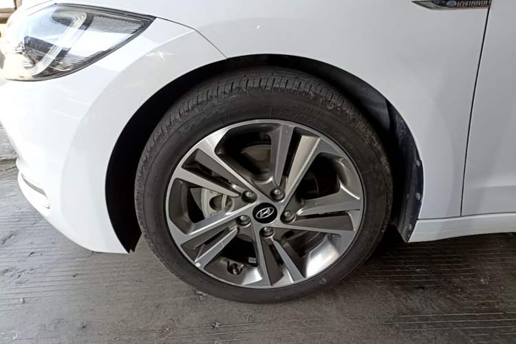 Used Hyundai Elantra (6th Generation / Lingdong) 2016 1.6L Automatic ZhiXuan – Elite Version Left Front Wheel Hub