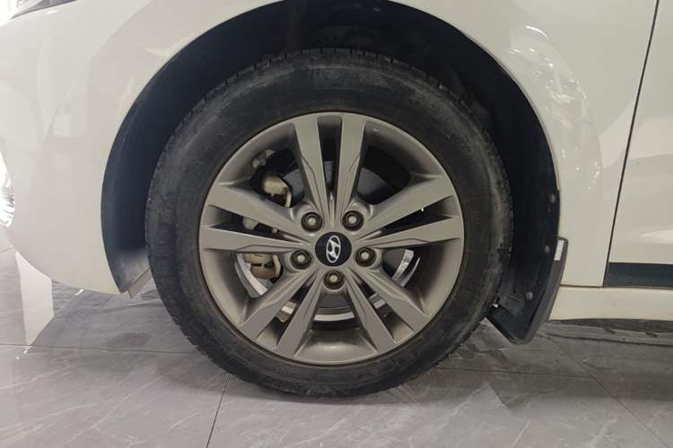Used Hyundai Elantra (6th Generation / Lingdong) 2016 1.6L Manual ZhiXuan·Youth Edition Left Front Wheel Hub