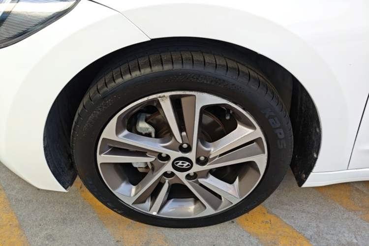 Used Hyundai Elantra (6th Generation / Lingdong) 2016 1.6L Automatic ZhiXuan – Elite Version Left Front Wheel Hub