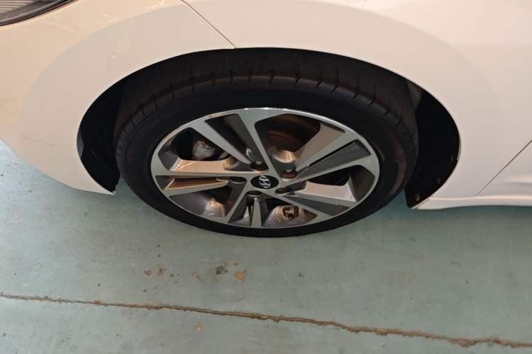 Used Hyundai Elantra (6th Generation / Lingdong) 2016 1.6L Automatic ZhiXuan – Elite Version Left Front Wheel Hub