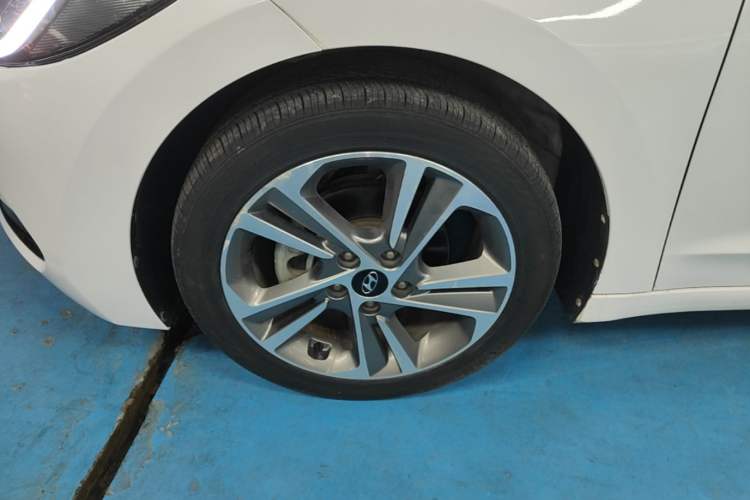 Used Hyundai Elantra (6th Generation / Lingdong) 2016 1.6L Automatic ZhiXuan – Elite Version Left Front Wheel Hub