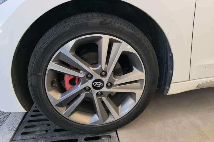 Used Hyundai Elantra (6th Generation / Lingdong) 2016 1.6L Automatic ZhiXuan – Elite Version Left Front Wheel Hub