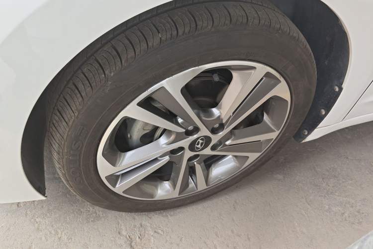 Used Hyundai Elantra (6th Generation / Lingdong) 2016 1.6L Automatic ZhiXuan – Elite Version Left Front Wheel Hub