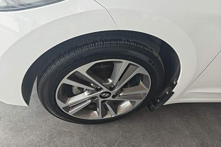 Used Hyundai Elantra (6th Generation / Lingdong) 2016 1.6L Automatic ZhiXuan – Elite Version Left Front Wheel Hub
