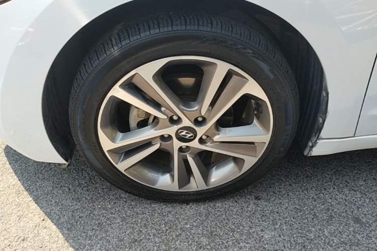 Used Hyundai Elantra (6th Generation / Lingdong) 2016 1.6L Automatic ZhiXuan – Elite Version Left Front Wheel Hub