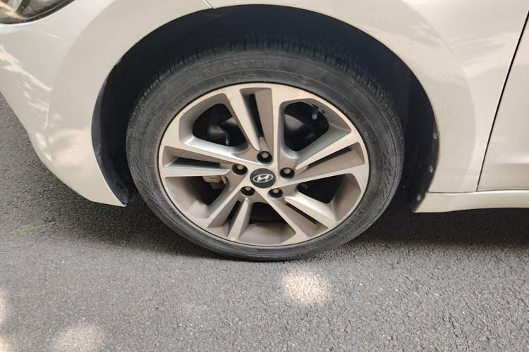 Used Hyundai Elantra (6th Generation / Lingdong) 2016 1.6L Automatic ZhiXuan – Elite Version Left Front Wheel Hub