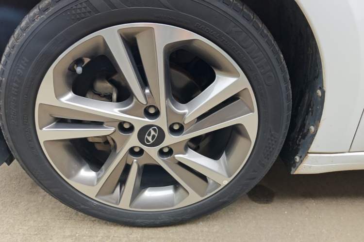 Used Hyundai Elantra (6th Generation / Lingdong) 2016 1.6L Automatic ZhiXuan – Elite Version Left Front Wheel Hub
