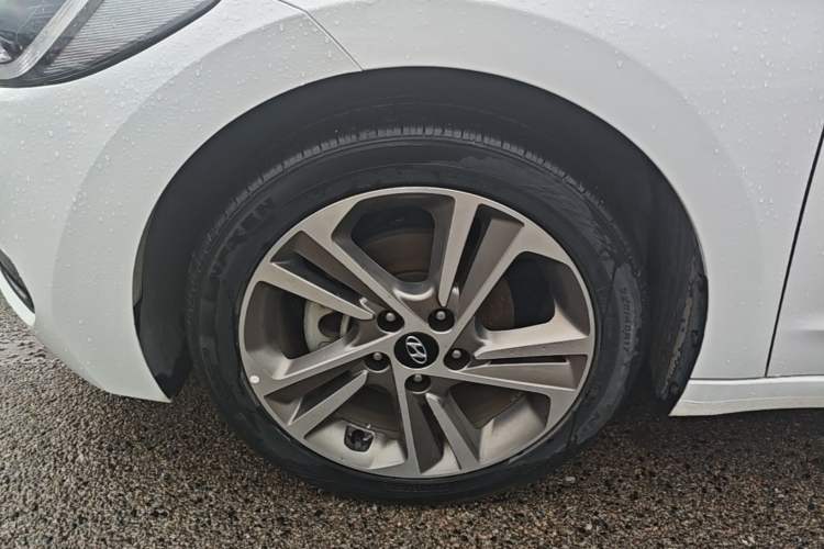 Used Hyundai Elantra (6th Generation / Lingdong) 2016 1.6L Automatic ZhiXuan – Elite Version Left Front Wheel Hub