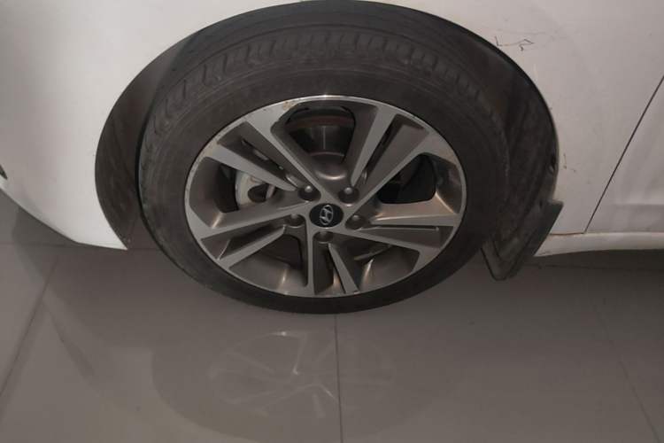 Used Hyundai Elantra (6th Generation / Lingdong) 2016 1.6L Automatic ZhiXuan – Elite Version Left Front Wheel Hub