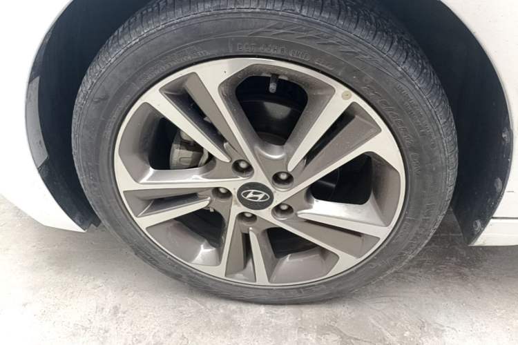 Used Hyundai Elantra (6th Generation / Lingdong) 2016 1.6L Automatic ZhiXuan – Elite Version Left Front Wheel Hub
