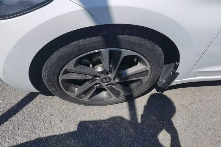 Used Hyundai Elantra (6th Generation / Lingdong) 2016 1.6L Automatic ZhiXuan – Elite Version Left Front Wheel Hub