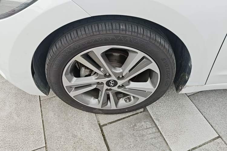 Used Hyundai Elantra (6th Generation / Lingdong) 2016 1.6L Automatic ZhiXuan · Luxury Version Left Front Wheel Hub