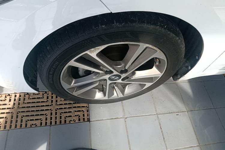 Used Hyundai Elantra (6th Generation / Lingdong) 2016 1.6L Automatic ZhiXuan – Elite Version Left Front Wheel Hub