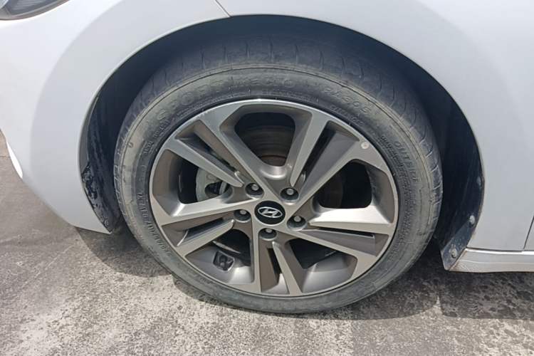 Used Hyundai Elantra (6th Generation / Lingdong) 2016 1.6L Automatic ZhiXuan – Elite Version Left Front Wheel Hub