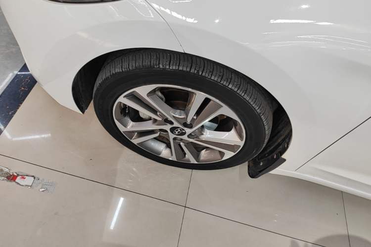 Used Hyundai Elantra (6th Generation / Lingdong) 2016 1.6L Automatic ZhiXuan – Elite Version Left Front Wheel Hub