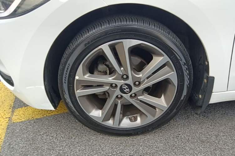 Used Hyundai Elantra (6th Generation / Lingdong) 2016 1.6L Automatic ZhiXuan – Elite Version Left Front Wheel Hub