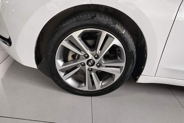 Used Hyundai Elantra (6th Generation / Lingdong) 2016 1.6L Automatic ZhiXuan – Elite Version Left Front Wheel Hub