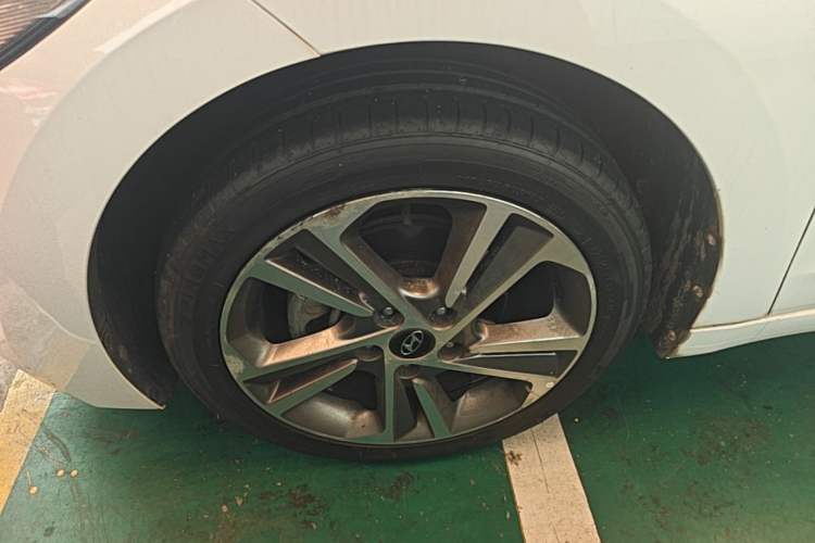 Used Hyundai Elantra (6th Generation / Lingdong) 2016 1.6L Automatic ZhiXuan – Elite Version Left Front Wheel Hub