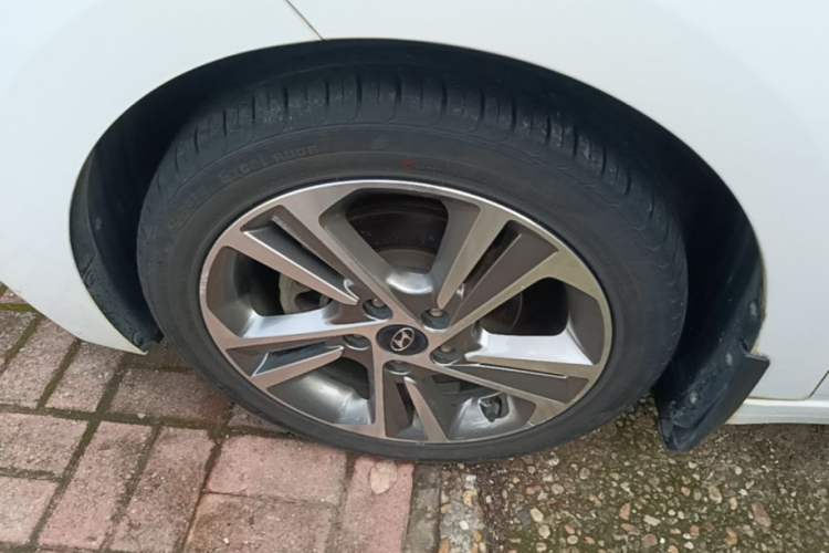 Used Hyundai Elantra (6th Generation / Lingdong) 2016 1.6L Automatic ZhiXuan – Elite Version Left Front Wheel Hub