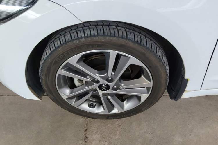 Used Hyundai Elantra (6th Generation / Lingdong) 2016 1.6L Automatic ZhiXuan – Elite Version Left Front Wheel Hub