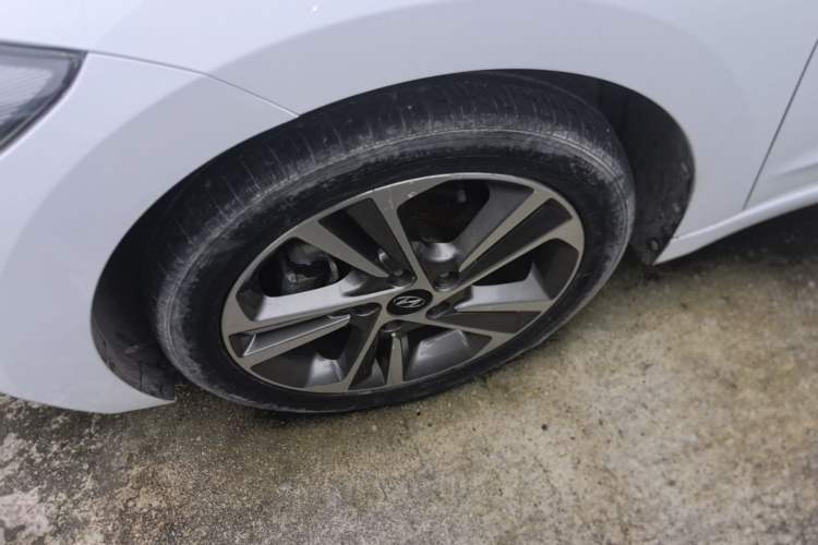 Used Hyundai Elantra (6th Generation / Lingdong) 2016 1.6L Automatic ZhiXuan – Elite Version Left Front Wheel Hub