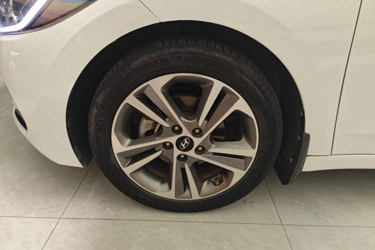 Used Hyundai Elantra (6th Generation / Lingdong) 2016 1.6L Automatic ZhiXuan – Elite Version Left Front Wheel Hub